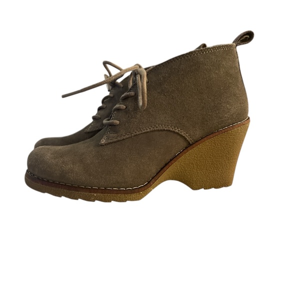 Women's Taupe Suede Boots with heel - Size 7.5 - Picture 4 of 9